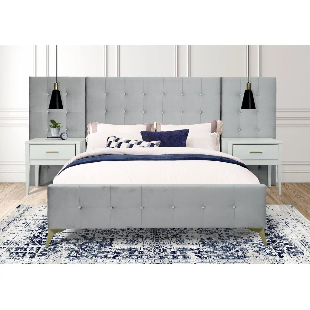 King Bed with 2 Nightstands Q749952