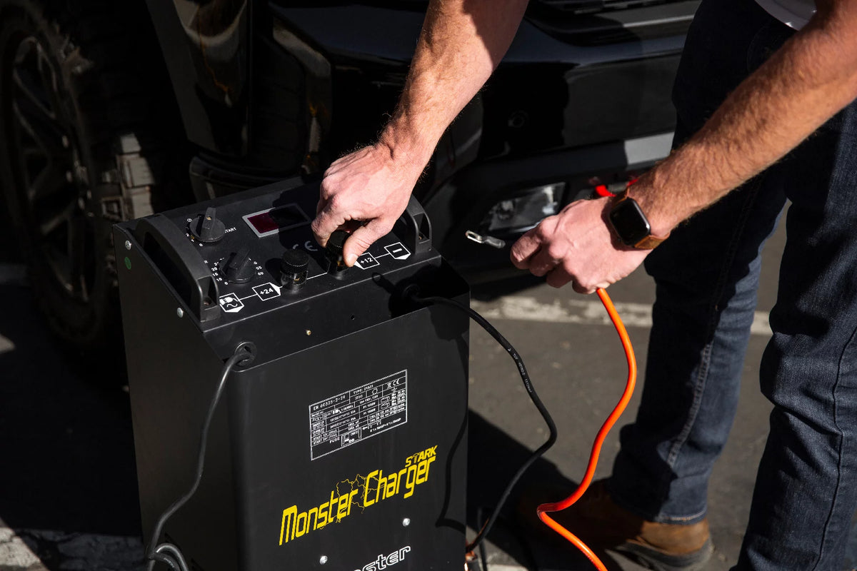 24/12 Volt Battery Charger Station with Display Screen L613