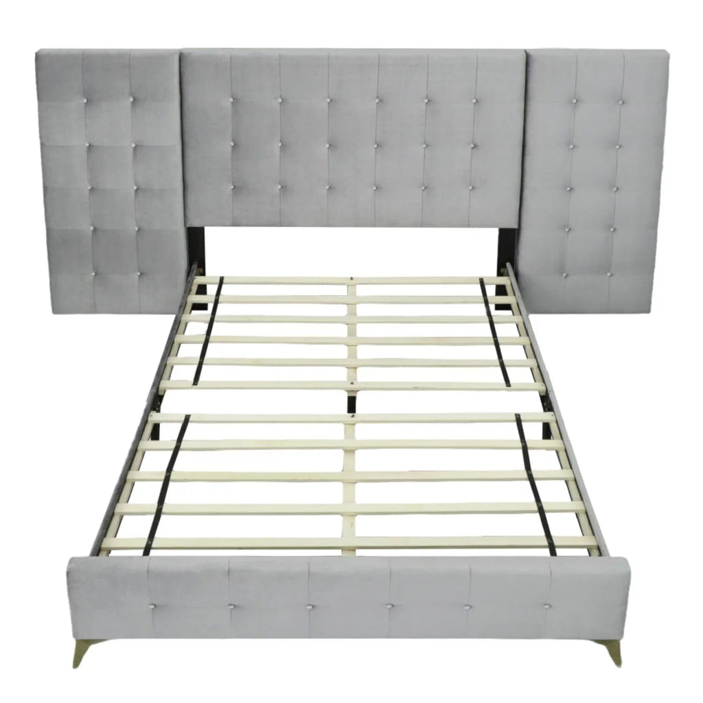 King Bed with 2 Nightstands Q749952
