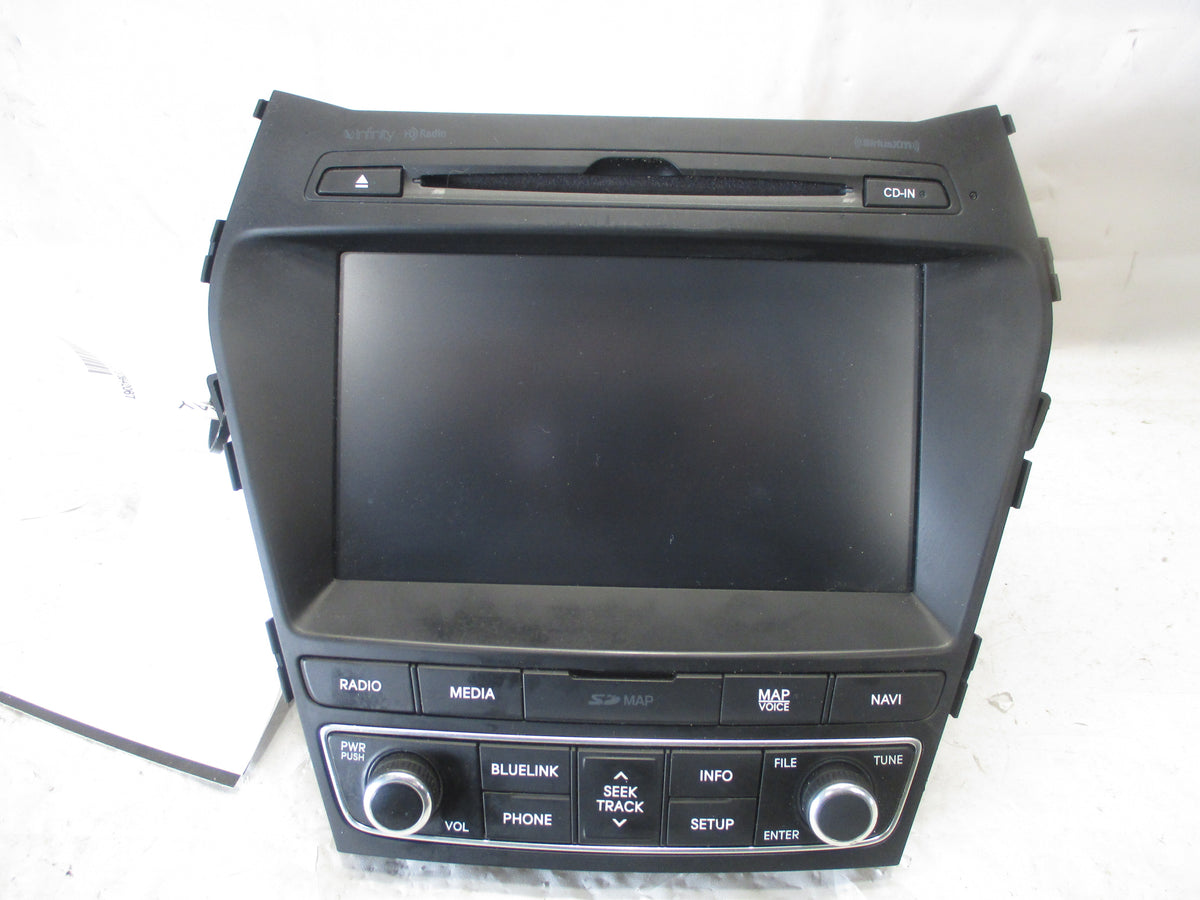 Pre-Owned Hyundai Santa Fe Radio Receiver with Navigation Display Screen OEM R747468