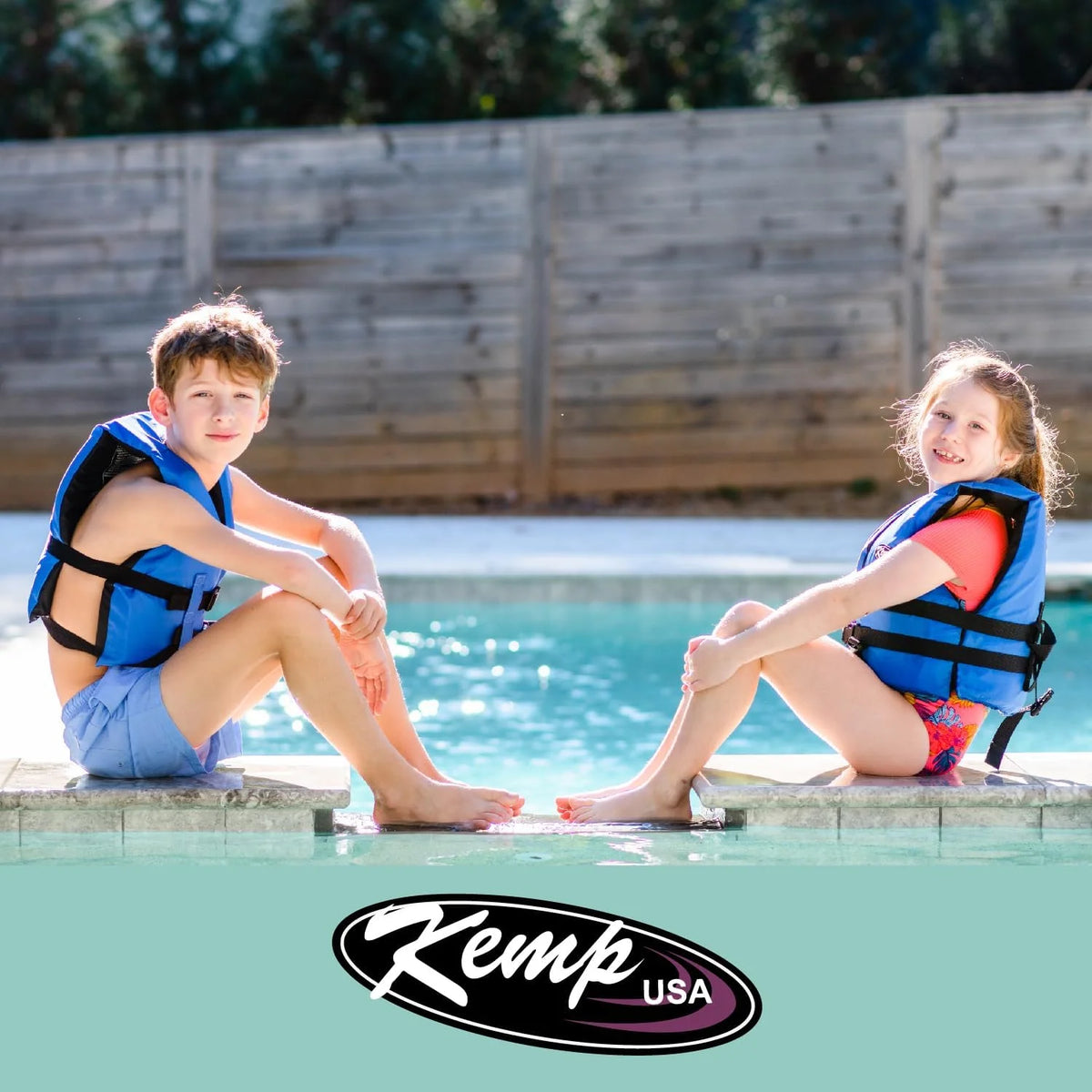 4-Pack Adult Life Jackets in Carry Case Y61776